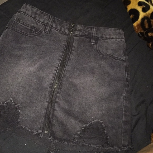 Black ripped denim skirt 🥰 or a flat 20 cash a - Picture 6 of 6